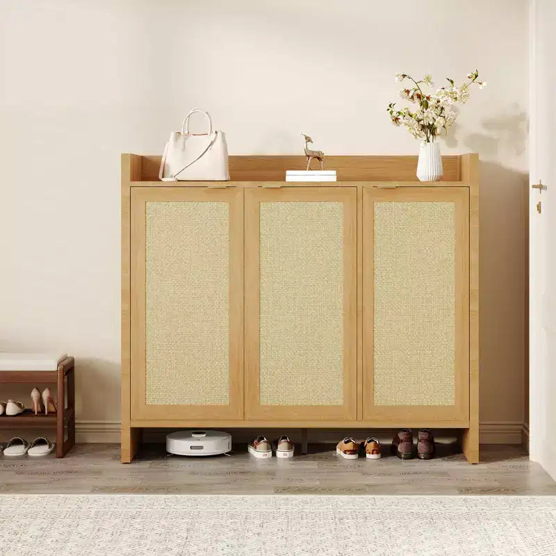 Cassettiera portascarpe con anta in rattan color rovere scuro/rovere chiaro, 3 ante, 6 ripiani, capacità 12+ paia