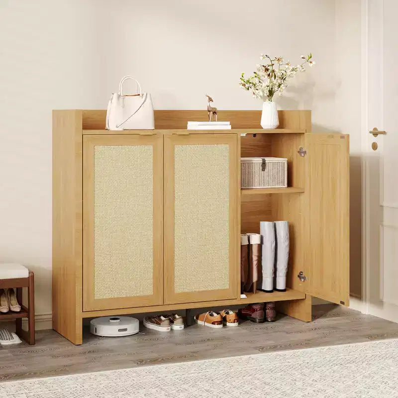 Cassettiera portascarpe con anta in rattan color rovere scuro/rovere chiaro, 3 ante, 6 ripiani, capacità 12+ paia